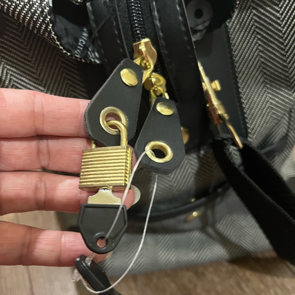 Euc Andre Agassi Charitable Foundation Weekender … - image 5